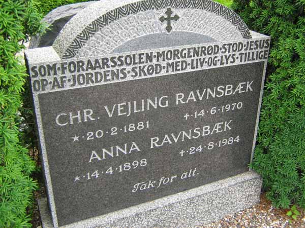 Billede af gravsten på Bøvling Kirkegård